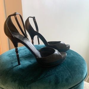Authentic Gucci leather heels size 38